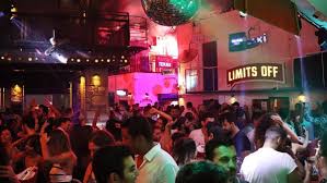 The resort has a lavishing and cosmopolitan atmosphere and attracts both, families wishing to relax and groups of friends who seek a party paradise. Bodrum Nightlife Best Clubs Bars In Bodrum Biz Evde Yokuz