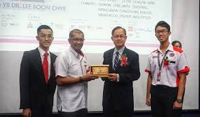 Dapatan kajian mendapati hubungan antara etnik renggang disebabkan perbezaan agama, budaya serta jurang ekonomi yang ketara antara kaum. Pesta Ang Pau Upm Perkenal Budaya Zhong Hua Kepada Masyarakat Universiti Putra Malaysia