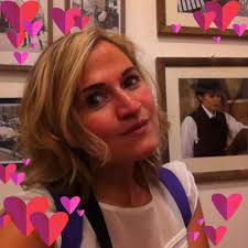 Non è solo il SESSO... certe volte la verà intimità in una coppia è stare  abbracciati sul divano, ridere e fare gli stupidi insieme, sostenersi nei  momenti difficili e godersi ogni istante.