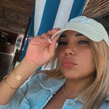 Ahí les va esta linda historia en el pasado concierto de Elito Revé y su  Charangón aquí en Santiago de Cuba. La mamá me dice: Ella quiere bailar  contigo. Yo contesté: Claro