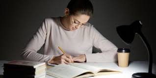 Kalimat dalam teks ulasan yang memuat tentang sinopsis/isi buku adalah. Teks Ulasan Pengertian Ciri Ciri Tujuan Kaidah Dan Langkah Penyusunan Dream Co Id