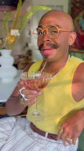 #goldenhour is my absolute favorite time of day☀️✨ Be it that it’s when the  sun shines its most yellow, the way light dances around the house, or the  nostalgia of summer it makes me feel, this time of ...