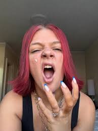 ❤️🤍❤️ > 💛🖤💛