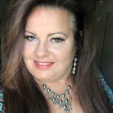 Who recommends affordable hair extension installers?