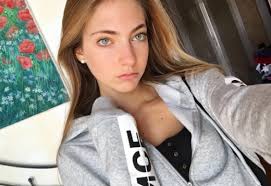 La blogger ha risposto a ogni tipo di domanda inviata dai follower su instagram, svelando anche qualche dettaglio di. Chiara Leone La Chilena Que Se Luce En El Paris Fashion Week Tele 13