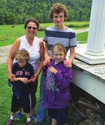 Russian Jews ring in their new year with caviar, champagne, and … decorated  trees?