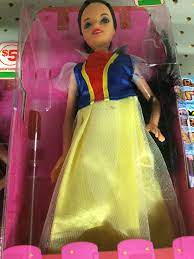 Pretty Patsy Impersonates Snow White At Family Dollar 2016 Fashion Pretty Family Dollar