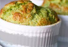 Souffle De Courgettes Et Parmesan Au Thermomix Plat Et Recette En 2020 Souffle De Courgette Idee Recette Thermomix Recettes Au Thermomix