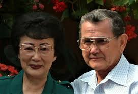 Kim Bright's Instagram, Twitter & Facebook