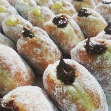 Donut is an alternate spelling of doughnut. Lovely Cakes Donut Filling Yang Gebu Ada Inti Coklat Facebook