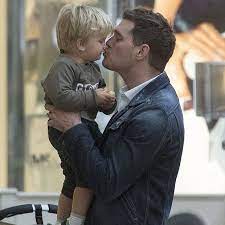 1,330 likes · 4 talking about this. Ta Pio Eyxarista Nea Ths Hmeras O Gios Toy Michael Buble Kerdise Th Maxh Me Ton Karkino Queen Gr