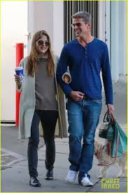 Selma is dating hollywood producer ron since last year, source: Selma Blair Wears Tiny Fake Hand Was Not Poking Fun At People With Disabilities Photo 4190042 Ron Carlson Selma Blair Pictures Just Jared