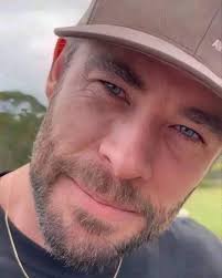 Hello fans, my love is my birthday today am 42 year old. If you want to  give me a gift .. just go and buy me a apple gift card and send