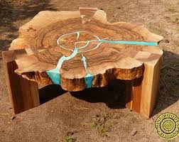 Round Live Edge Coffee Table With Glowing Resin Fillin Hairpin Cooper Legs En 2020 Table Basse Table De Resine Dessus De Table