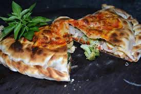 Resultado de imagen de calzone vegetariana