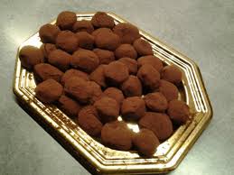 Gourmandise A Faire Pour Noel Paques Et Si On Est Tres Tres Gourmand A Faire Toute L Annee Truffes Au Chocolat Friandises Au Chocolat Gourmands