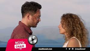 Film çok güzel olmuş harika bayıldım yalnız burda yorumları bi okuyayım dedim bazıları beğenmeyebilir tamamda okadar belliki rakip firmaların adamları. Murat Boz Oldur Beni Sevgilim Yayinda
