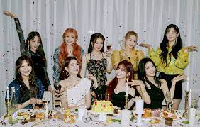 midnight guest는 새벽 탈출을 감행한 프로미스나인이 무료한 밤을 보내고 있는 이들을 깜짝 방문해 설렘을 선사하는 앨범이다. Fromis 9 Bag First Music Show Win With Talk Talk On The Show