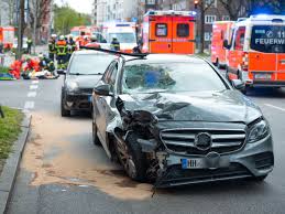 Unser newsticker zum thema kiel gaarden enthält aktuelle nachrichten von heute freitag, dem 14. Hamburg Altona Junge Frau Stirbt Nach Unfall Im Krankenhaus Fahrer War Alkoholisiert Hamburg