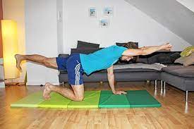 Zu jeder übung habe ich dir korrekturhinweise dazu geschrieben. 5 Effektive Ruckenubungen Fur Zuhause Ohne Gerate Christian Roller Personal Training Fitnesstraining Gruppentraining