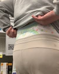 Accident in Diaper While Shopping - ThisVid.com