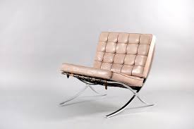 An icon of modernism, the barcelona chair's design was inspired by the campaign and folding chairs of ancient times. Vintage Barcelona Chair By Ludwig Mies Van Der Rohe For Knoll Inc Knoll International 1970s For Sale At Pamono