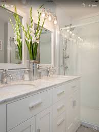 Carrera Marble With Tiny Octagonal Tiles For Backsplash And Globed Overlights Bath Banos Modernos Banos Banos Romanticos