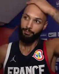 Mercedes Benz stadiums' new robot guard dog “Benzie” will monitor 11 acres  around the stadium- sending back real-time video while running in 30-minute  shifts 👀 (via mbstadium/x h/t fos/X)