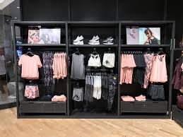 Pin By Branke On Nike Vm Women Fashion Store Design Clothing Store Design Store Design Boutique