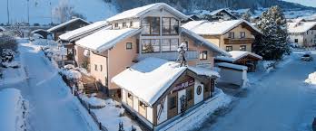 Wireless internet is available in the entire villa for free. Golf Und Skipension Krug Zimmer In Haus Im Ennstal