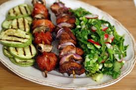 Zilele trecute am gasit o reteta de tocanita cu fasole pe blogul lui adi hadean si nu am rezistat sa nu o incerc. Piept De Pui Two Ways Mazilique