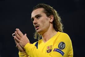 Whereas styles like the pompadour and quiff take the hair out of the face, fringe styles (that is, styles with bangs) allow the hair to fall down. Italian Report Claims Inter Barcelona Discussing Antoine Griezmann But A Deal Is Unlikely