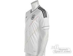 Bekijk het aanbod van maar de liefde voor een tenue gaat natuurlijk verder dan alleen je eigen nederlandse voetbalclub. Bol Com Adidas Duitsland Thuisshirt Voetbalshirt Heren Maat Xxl Wit Zwart
