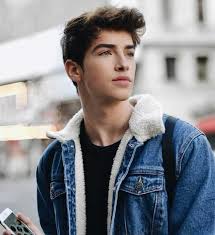 Manu rios is a famous spanish social media personality, actor, and singer who is known for playing the role of gavroche in the theater production of les miserables and also for displaying his dancing. Biodata Manu Rios Profil Pacar Foto Terbaru Dan Agamanya Lengkap Biodata Profil Artis