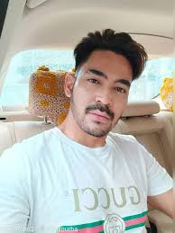 Ia mengawali kariernya sebagai seorang penyiar di radio oz lampung. Sepeda Motor Hilang Robby Purba Minta Bantuan Warga Bekasi Showbiz Liputan6 Com