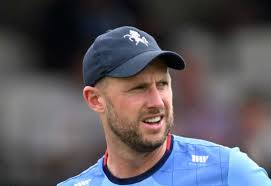 Tunbridge Wells have Kent Cricket League Premier Division lead cut by  visitors Hayes in five-run defeat; Sandwich Town, Bexley, Blackheath and  Bromley also victorious