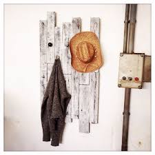 Garderobe aus alter tür flur in 2019 garderoben aus alten türen von holz. Vintage Garderobe Garderobe Selber Machen Garderobe Vintage Garderobe Selber Bauen
