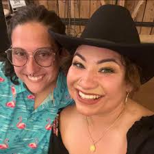 What program or app can be used to get ideas for furnishing and decorating  a living room?