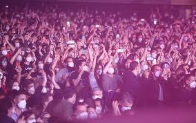 In fila per il vaccino a barcellona (afp) la francia: Covid Esperimento A Barcellona Concerto Live Con 5 000 Persone Le Foto Sky Tg24