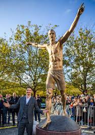 Der junge franzose, der zu beginn der laufenden saison von olympique lyon verpflichtet worden und. Zlatan Ibrahimovic Vermogen Und Gehalt Beim Ac Milan 2021