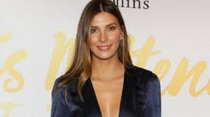 Dec 31, 2020 · camille cerf rassure toutefois en assurant qu'elle est loin d'être malheureuse. Camille Cerf En Couple Elle Se Confie Sur Son Nouveau Compagnon Femme Actuelle Le Mag