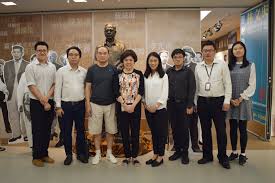 舒畅 / 李解 / 许还幻 / 颜丹晨 / 徐少强 / 吴奇隆 / 贾娅 / 刘名楷 / 陆羽 / 张天舒 / 何波 / 郝一平 / 温海波 / 张永麟. é©¬æ¥è¥¿äºšé™ˆå˜‰åºšåŸºé‡' æ¢å‡¤ä»ªåšå£« é»„å®œå¼˜ä¸€è¡Œäººå‚è®¿çºªå¿µé¦† Facebook