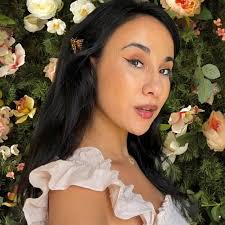 Maia Gray (@its_just_acne) • Threads, Say more