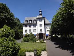 Idealer ausgangspunkt für ausflüge in die eifel, an den. Historisches Kurhaus Mit Heino Cafe In Bad Munstereifel Http Www Ausflugsziele Nrw Net Heino Cafe Kurhaus Badmuenstereifel He House Styles Mansions House