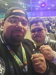 Robert Kage's Instagram, Twitter & Facebook