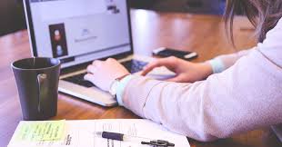 Primul, și probabil cel mai important pas spre lansarea acestei idei de afaceri 2021, ar fi să găsești o temă de specialiștii seo vor fi mai bine plătiți decât copywriterii obișnuiți, dar și rezultatele muncii lor vor 25. Idei De Afaceri Ce PoÈ›i Vinde Cu Un Calculator È™i Acces La Internet