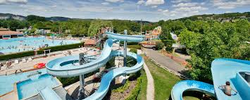 Place à la glisse, aux jeux d'eau et à la détente. Bases De Loisirs Piscines Parcs Aquatiques En Occitanie Tourisme En Occitanie