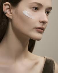 I can feel it working.” In this moment, Joy Isaacs, @therileykate and  @unfiltered_beauty_blogger talk about that rare feeling ~ when a product  actually does something. Unlike most cleansers, which strip the skin