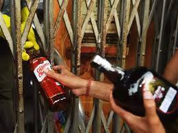Liquor Home Delivery Mumbai Liquor Home Delivery Allowed In Non Containment Zones Retail News Et Retail