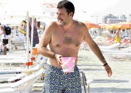 Matteo salvini importunato in spiaggia. Matteo Salvini In Spiaggia A Milano Marittima La Sindaca Pd Reagisce Cosi